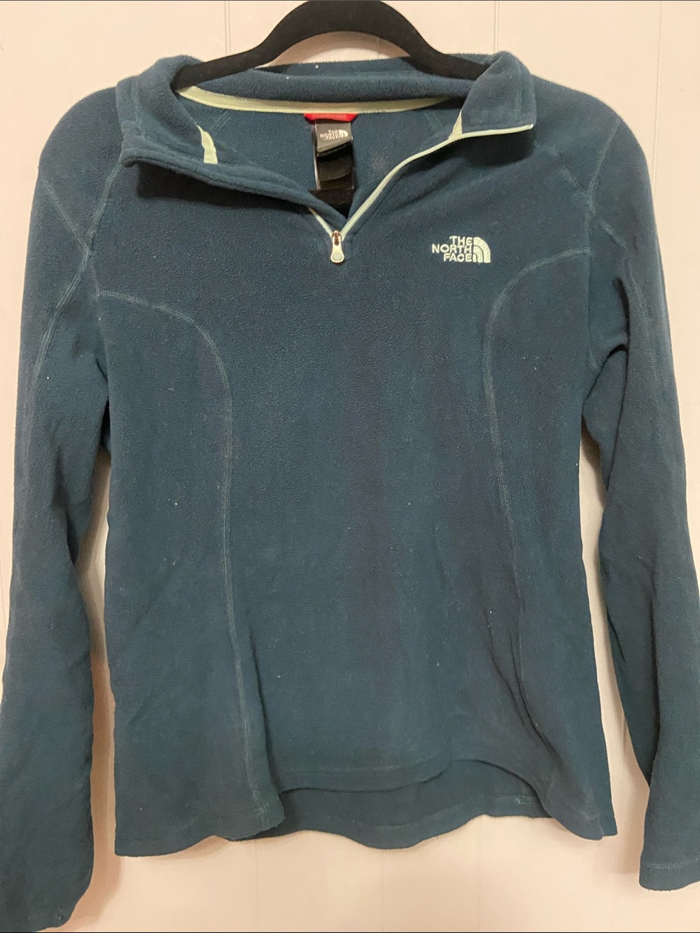 The North Face Women’s Fleece Quarter Zip Size Small and contrasting color.